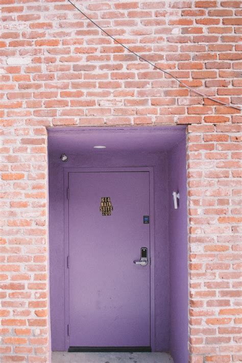Pam's purple door in 1980 <b>hctaW</b>