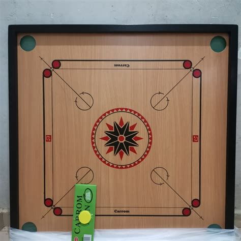 Papan carrom jantan Kedua papan ini memberi Anda potensi dan kekuatan untuk memainkan carrom