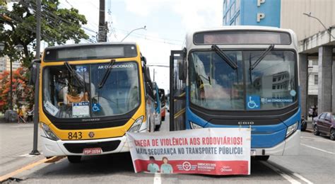 Paralisação onibus recife RECIFE – Foi suspensa na tarde desta quarta-feira (23), pelo Sindicato dos Rodoviários do Recife, a greve de ônibus que se iniciou nesta última terça-feira (22), mesmo sem acordo entre a categoria e os empresários do transporte