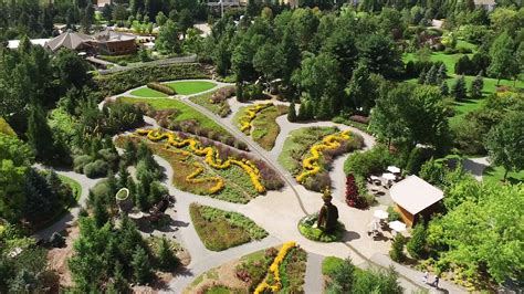 Parc marie victorin Children are welcome to the Parc Marie-Victorin! See their astonishment in front of giant mosaicultures, insect sculptures, educational games in the laboratory… Then take a well-deserved brake to the play area specially designed for them! Entirely accessible site