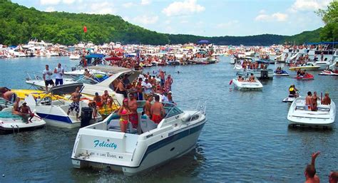 Party boat rental lake of the ozarks  With 1150 miles of shoreline, this 54,000 acre lake in the middle of Missouri is one of the most popular boating hot spots in the world