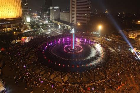 Patung villabetting Patung ini adalah patung tertinggi di dunia, dengan ketinggian 182 meter (597 ft)