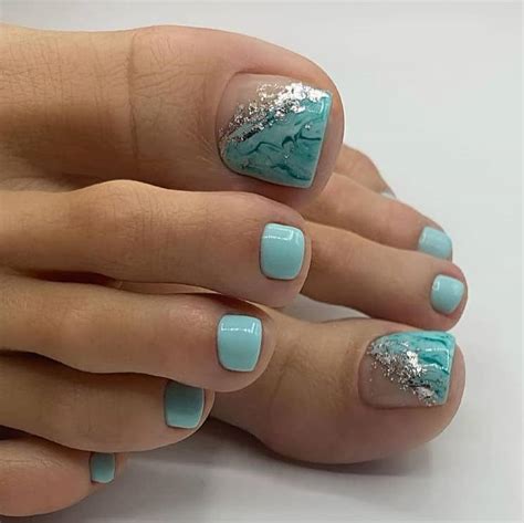 Pedicure charlieu  Artificial nails can lengthen short nails, making your fingers look long and slender