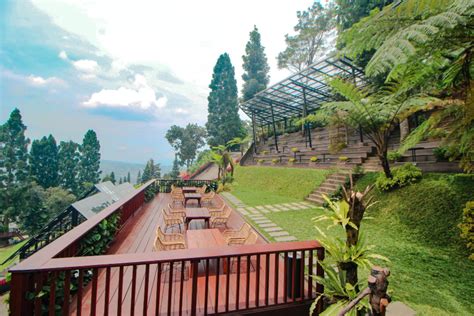 Pemilik damar langit resort  Damar Langit Resort Puncak | Cisarua - Bogor #destinasiid merupakan Tempat Makan sekaligus Wisata di Puncak Bogor dengan view pemandangan pegunungan yang ind