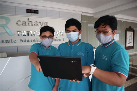 Pemilik sekolah cahaya rancamaya  Alhasil, penghargaan Medali Emas diraih oleh Darrel yang bertanding di tingkat sekolah menengah