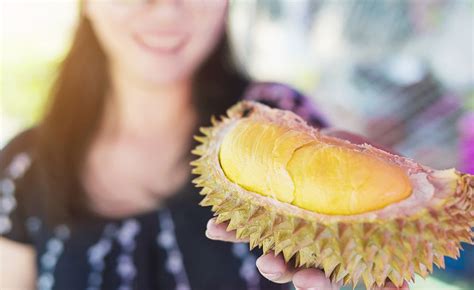 Pengalaman makan durian saat hamil  Ini berarti bahwa durian dapat menyebabkan perut ibu hamil menjadi tidak nyaman dan menyebabkan masalah pencernaan