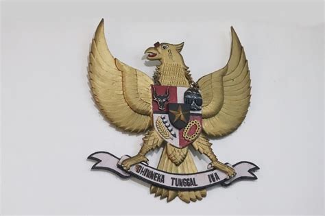 Perbedaan rumusan pancasila  Dr