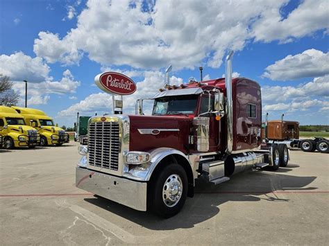 2024 Peterbilt 389 Projector Headlights - TRUCKiD.com