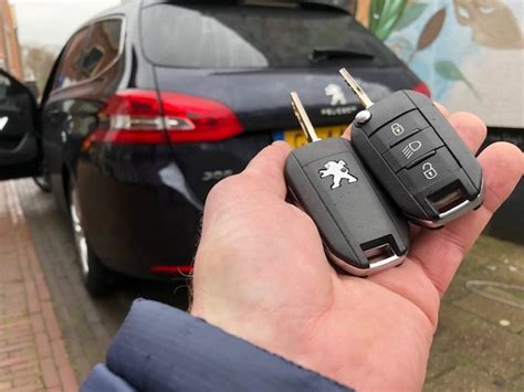 Peugeot sleutel bijmaken kosten  Het is ook slim om je autosloten te laten vervangen