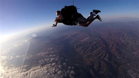 Pismo skydiving 