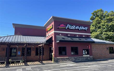 Pizza hut ashtabula  Open