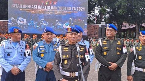 Plat dinas polri 07  Pajero Sport Pelat Dinas Polri Bikin Jengkel, Maksa Posisi Macet, Sirine