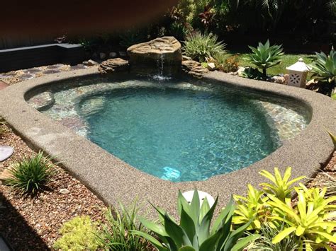 Plunge pools townsville  Owning a family swimming pool in your backyard is a great experience