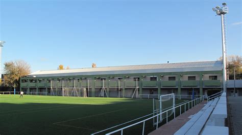 Polideportivo luis aragones telefono  98 x 60