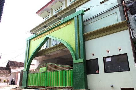 Ponpes al mahrusiyah lirboyo kediri  Masjid Al Huda No