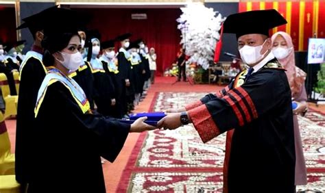 Portal wisuda stkip pgri sumbar STKIP PGRI Sumatera Barat (Sumbar) menggelar acara Wisuda Sarjana ke-57 di Gedung Sendiri yaitu di STKIP PGRI Convention Centre (SCC), Jln