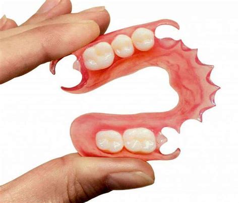 Prótese dentária de silicone flexível fotos Prótese flexível é uma opção para suprir a falta de dentes