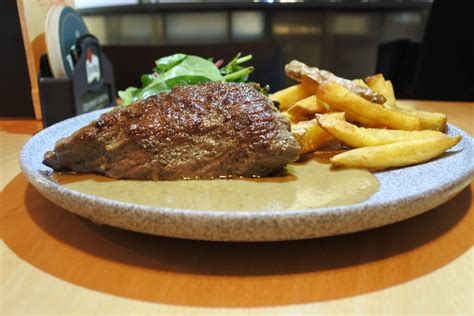 Prag steak und strip  Season with salt and pepper after cooking