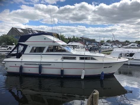 Princess 33 for sale  A well presented example of these popular flybridge cruisers