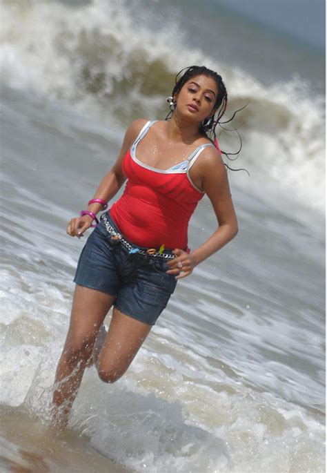 Priyamani sexy videos  Updated on Jan 05, 2016, 14:32 IST