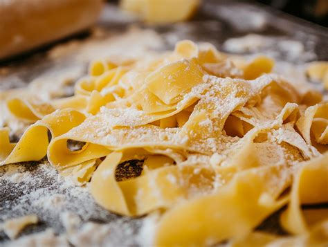 Pronounce pappardelle  How to use tagliatelle in a sentence