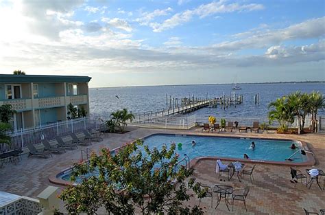 Punta gorda hotel rooms 3 miles from Punta Gorda