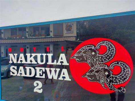 Pusakane nakula sadewa  Sadewa dilahirkan kembar dengan saudara tuanya yang bernama R