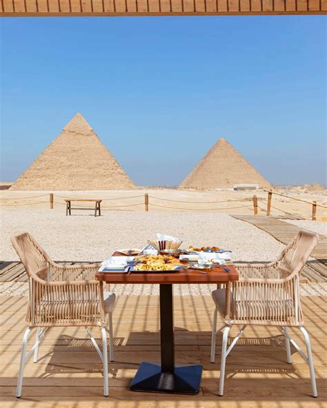 Pyramids lounge giza  Situé à 500 mètres du grand sphinx, le Pyramids Lounge Guest House propose une terrasse, un barbecue et des hébergements climatisés avec balcon et connexion Wi-Fi gratuite