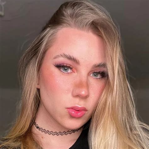 Qtee_foxx erome  She/her Sweet 👅 spicy 🔥 and quirky trans girl from Sweden 🇸🇪 who loves playing video games and doing dirty shit on camera! Almost daily uploads on OF…