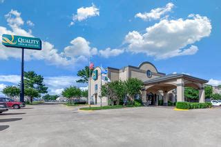 Quality inn durant ok  Offers free hot breakfast and Wi-Fi