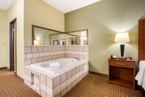 Quality inn wisconsin dells wi  Peak Periods for 2023 are: Monday, January 16th; Monday, February 13th-Wednesday, February 15th; Monday, May 29th; Monday, September 4th; Monday, October 9th; Monday,