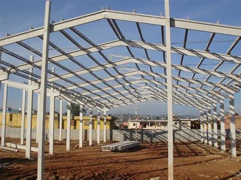 Quanto custa construir um galpão de 300m2  A construtora de galpões comerciais, Construtora Estilos, fornece soluções simplificadas e muito simples em