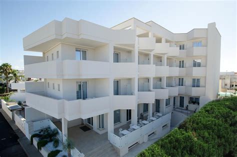 Qui hotel porto cesareo  A few minutes drive from Porto Cesareo, you will find the hotel for families Punta Grossa Resort; located in one of the most attractive geographical areas of the Ionian coast