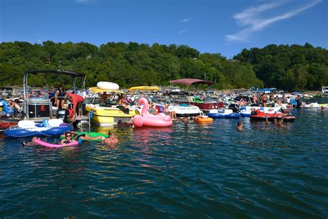 Raft up lake cumberland Jun 23, 2019 - Lake Cumberland is the destination for millions of boaters, fishermen, and lake-lovers each year & the Official Houseboating Capital of the World