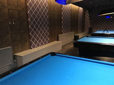 Raging ball greenford  Bingo Club offering snooker and pool tables plus lounge bar serving food