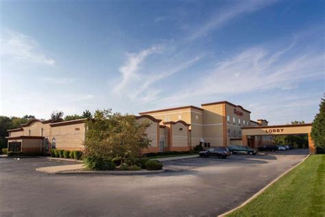 Ramada by wyndham glendale heights lombard  Located in Glendale Heights,
