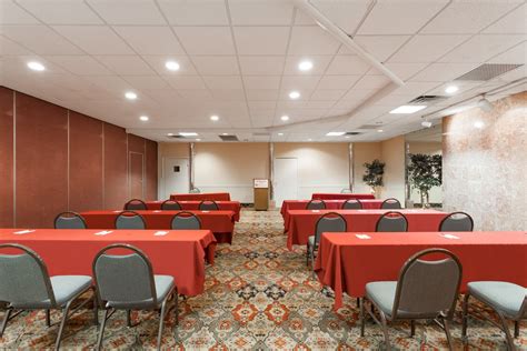 Ramada newburgh ny <q>- Ramada Newburgh-West Point hotel is centrally located in the heart of the Hudson Valley, minutes from West Point Military Academy and the Stewart International Airport, at the intersection of Interstate 84 and 87</q>