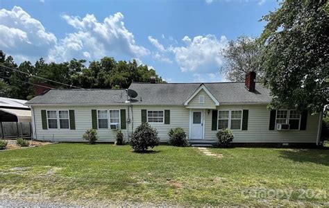 Real deals albemarle nc  1,800 sqft