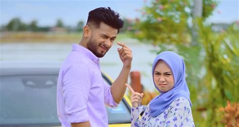 Redza rosli intan najwa  Luruhnya Bunga Cinta ialah sebuah siri drama televisyen Malaysia 2023 arahan Muhamad Riza Baharudin, dibintangi oleh Tracie Sinidol, Redza Rosli dan Aniq Durar