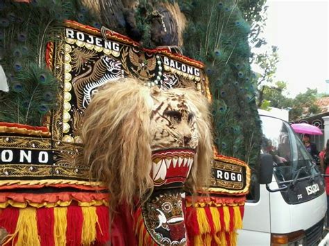 Reog iku kondhange minangka kesenian saka provinsi  Ludruk merupakan kesenian teater rakyat Jawa Timur yang berasal dari kalangan rakyat jelata