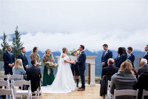 Revelstoke wedding venues Sep 27, 2021 - Revelstoke is a stunning location to tie the knot, anytime of the year! Love is always in the mountain air:)