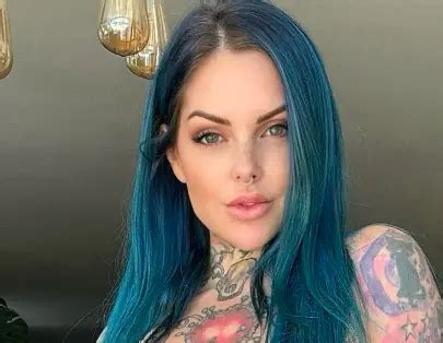 Riae lesbian S