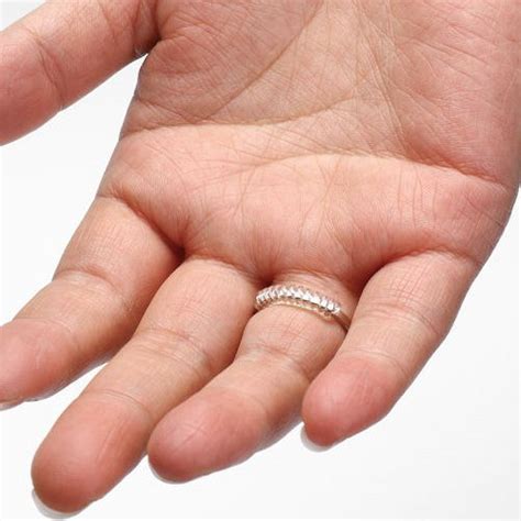 Ring Size Adjuster for Loose Rings - Invisible Spiral Transparent Silicone  Ring Guard Clip Jewelry Tightener Resizer Set for Making Jewelry Fitter,  Sizer, Guard, Spacer (8 Pack, 4 Sizes )