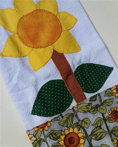 Riscos para patch aplique em tamanho natural Neckline embroidery fashion by karakotsya, via ShutterStock