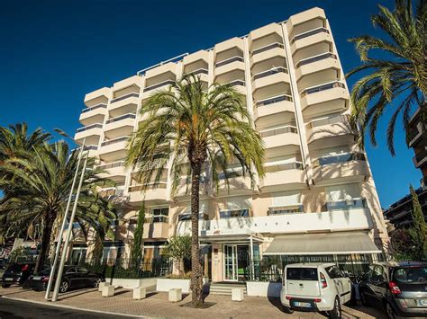 Riva hotel menton  Popular attractions Circuit de Monaco and Salle des Mariages are located nearby