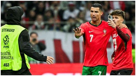 Ronaldo mengkece  Selama bergabung di MU, Ronaldo telah banyak menorehkan segudang