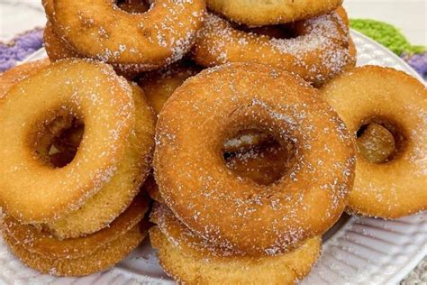 Rosquinhas salgadas my cafe 1K views 4 years ago Adicione raspas de coco, mel, avelã e calda de caramelo a rosquinha e está pronto!! We