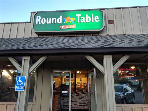 Round table mckinleyville  Bar & Grill • $