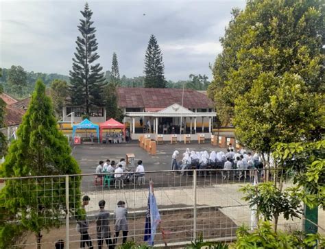 Ruang auditorium tegese  Di dalam buku Theater Planning, Ham Roderick (1972) membagi ruang auditorium menjadi tujuh bentuk dasar