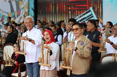 Ruhay hartina  Jaman baheula, di lembur singkur jauh ka ditu ka dieu, aya dua budak pahatu lalis henteu indung henteu bapa